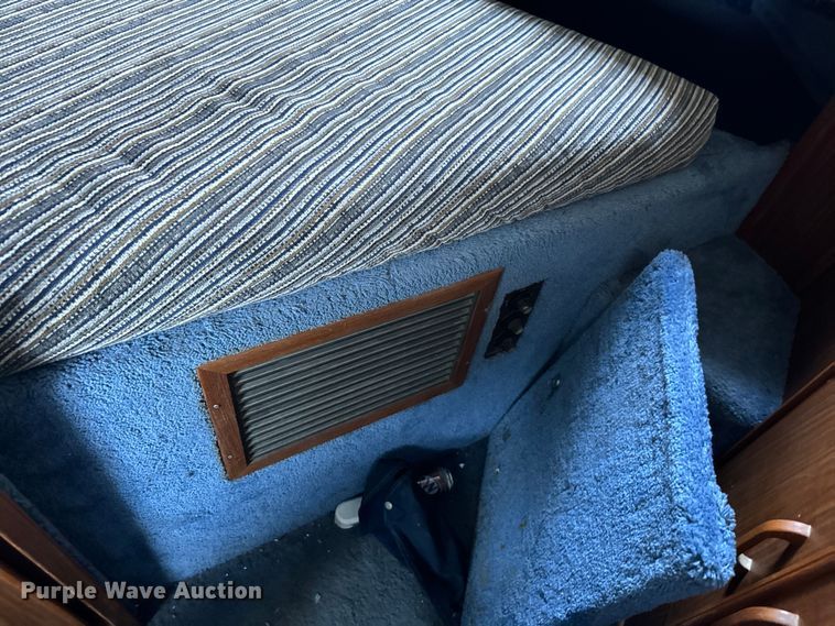 image for item EJ0453 1988 Sea Ray Cruiser  boat