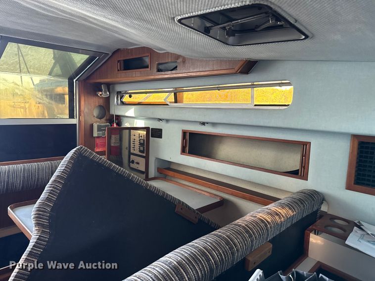 image for item EJ0453 1988 Sea Ray Cruiser  boat