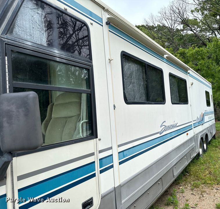 image for item EJ0562 1995 Winnebago IFG37RW RV