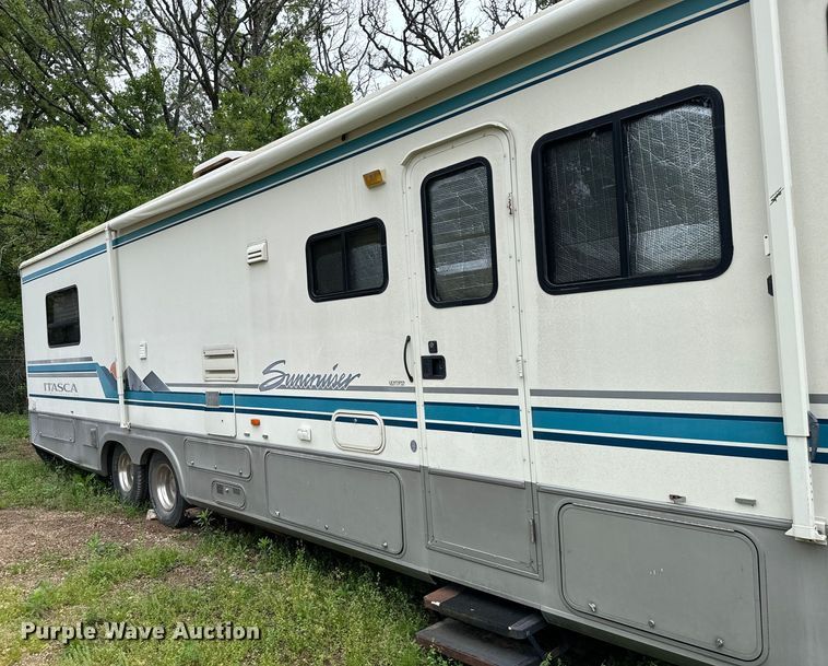 image for item EJ0562 1995 Winnebago IFG37RW RV