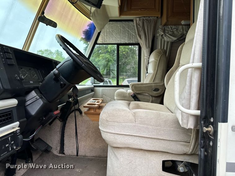 image for item EJ0562 1995 Winnebago IFG37RW RV