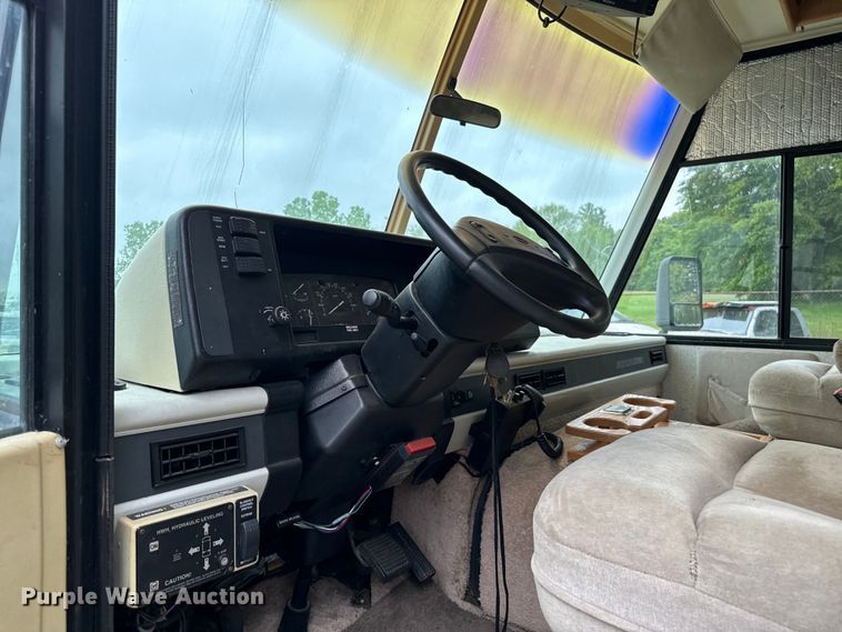 image for item EJ0562 1995 Winnebago IFG37RW RV