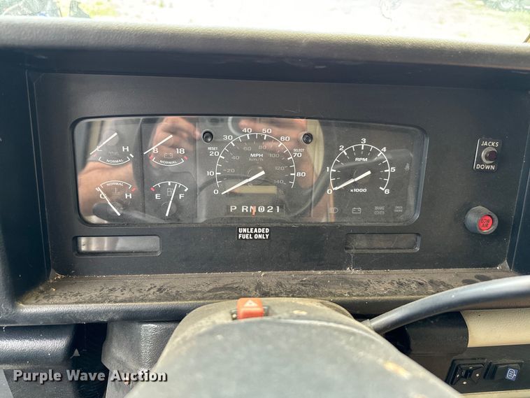 image for item EJ0562 1995 Winnebago IFG37RW RV