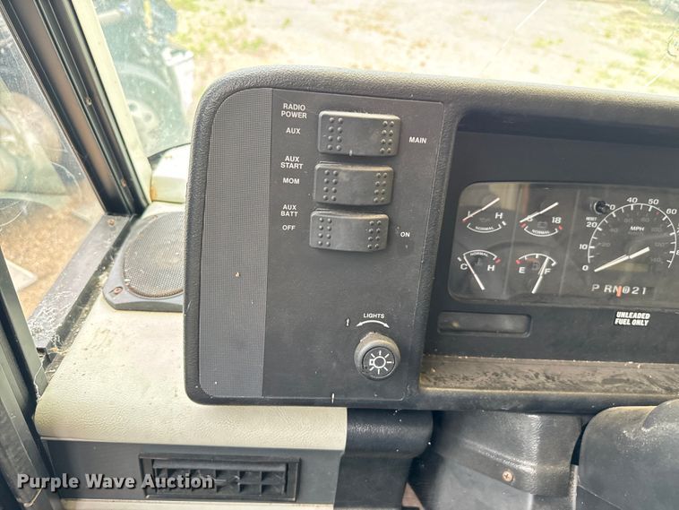 image for item EJ0562 1995 Winnebago IFG37RW RV