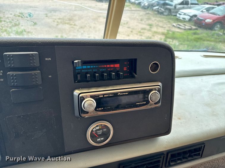 image for item EJ0562 1995 Winnebago IFG37RW RV