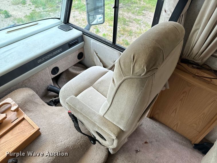 image for item EJ0562 1995 Winnebago IFG37RW RV