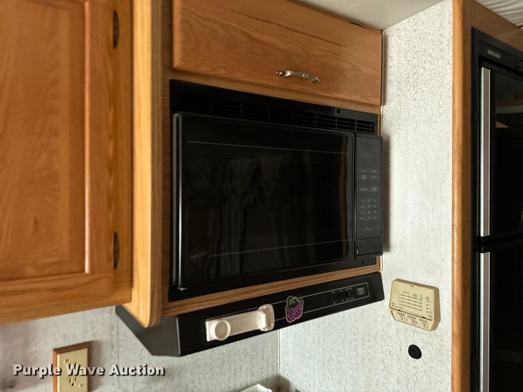 image for item EJ0562 1995 Winnebago IFG37RW RV