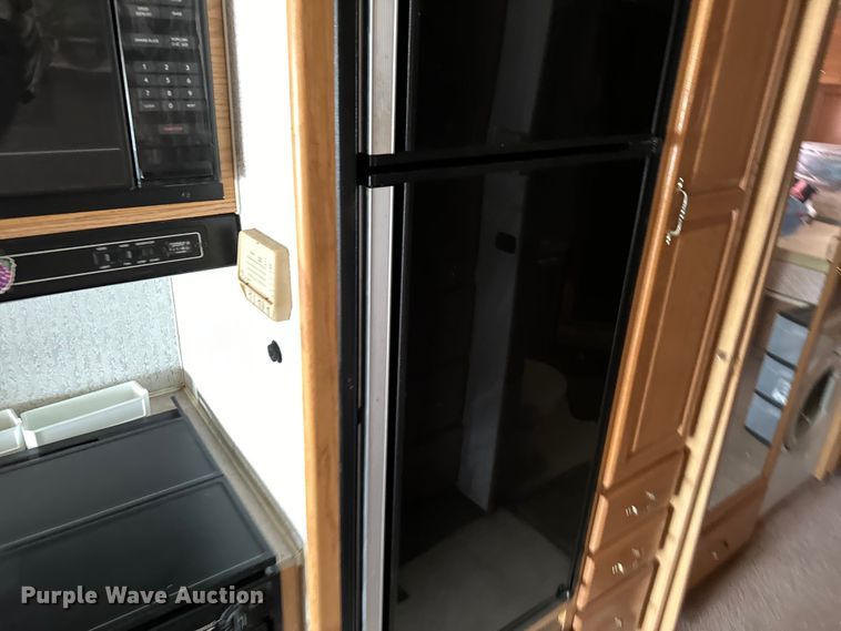 image for item EJ0562 1995 Winnebago IFG37RW RV