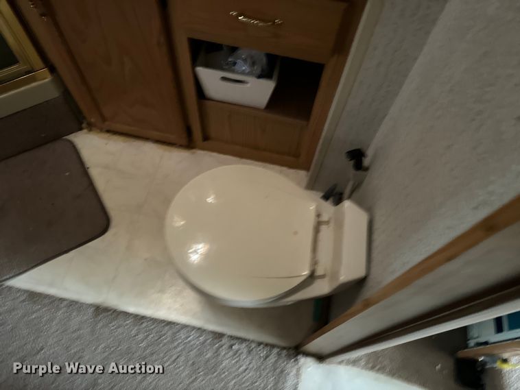 image for item EJ0562 1995 Winnebago IFG37RW RV