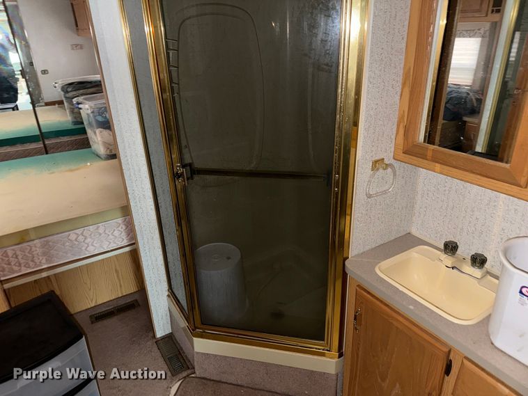 image for item EJ0562 1995 Winnebago IFG37RW RV