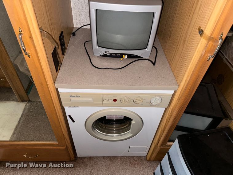 image for item EJ0562 1995 Winnebago IFG37RW RV