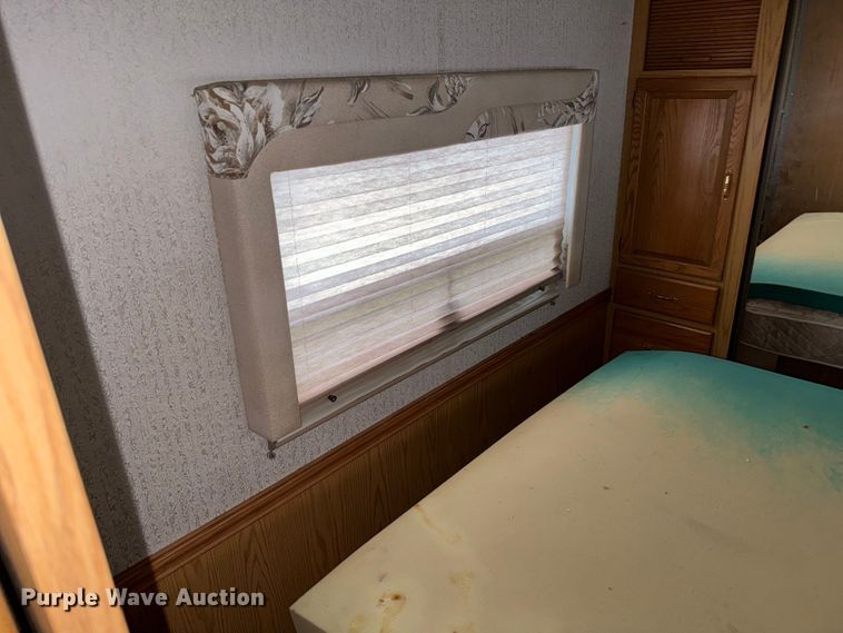 image for item EJ0562 1995 Winnebago IFG37RW RV