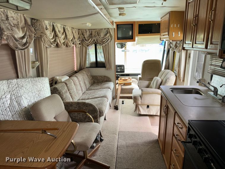 image for item EJ0562 1995 Winnebago IFG37RW RV