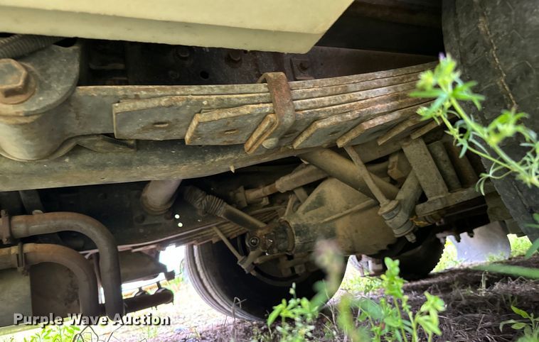 image for item EJ0562 1995 Winnebago IFG37RW RV