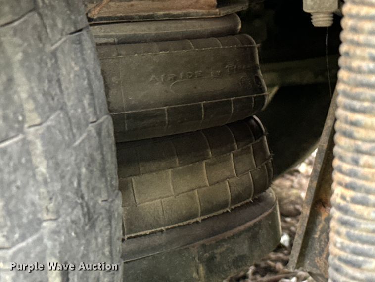 image for item EJ0562 1995 Winnebago IFG37RW RV