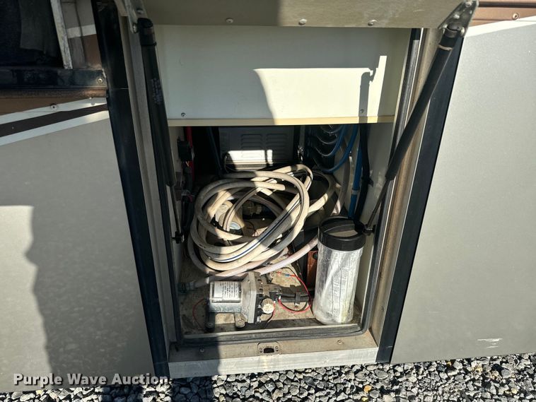 image for item EJ2789 2001 Monaco RV