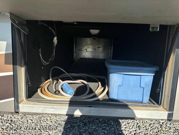 image for item EJ2789 2001 Monaco RV