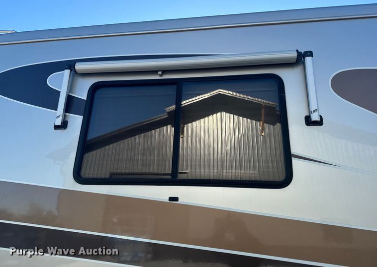 image for item EJ2789 2001 Monaco RV