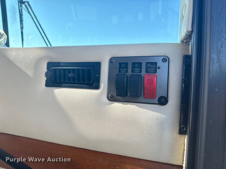 image for item EJ2789 2001 Monaco RV