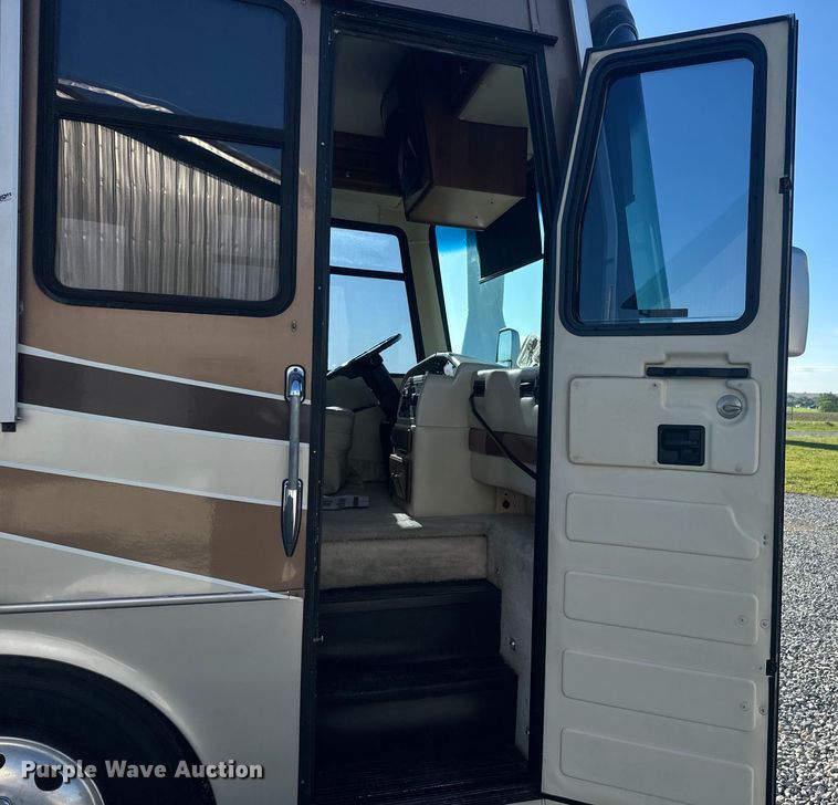 image for item EJ2789 2001 Monaco RV