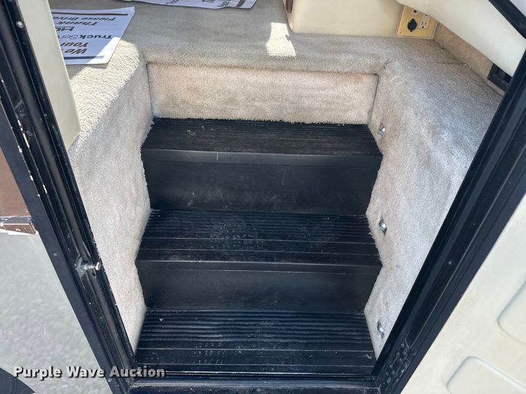 image for item EJ2789 2001 Monaco RV