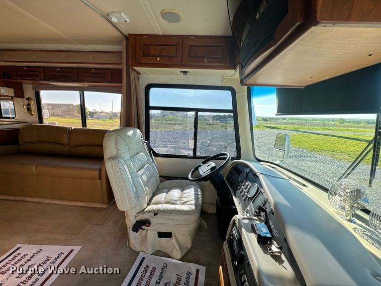 image for item EJ2789 2001 Monaco RV