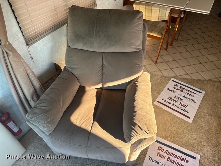 image for item EJ2789 2001 Monaco RV