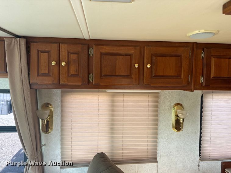 image for item EJ2789 2001 Monaco RV