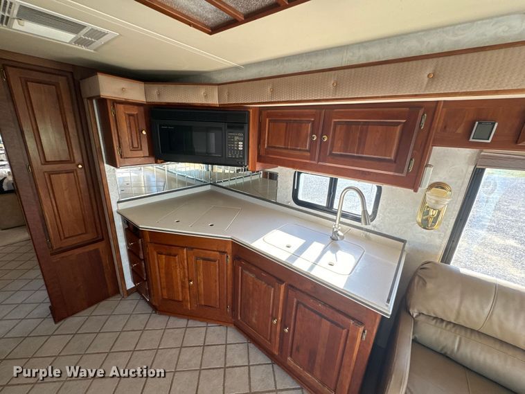 image for item EJ2789 2001 Monaco RV