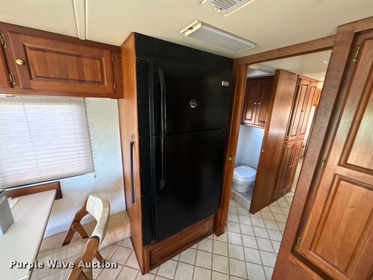 image for item EJ2789 2001 Monaco RV