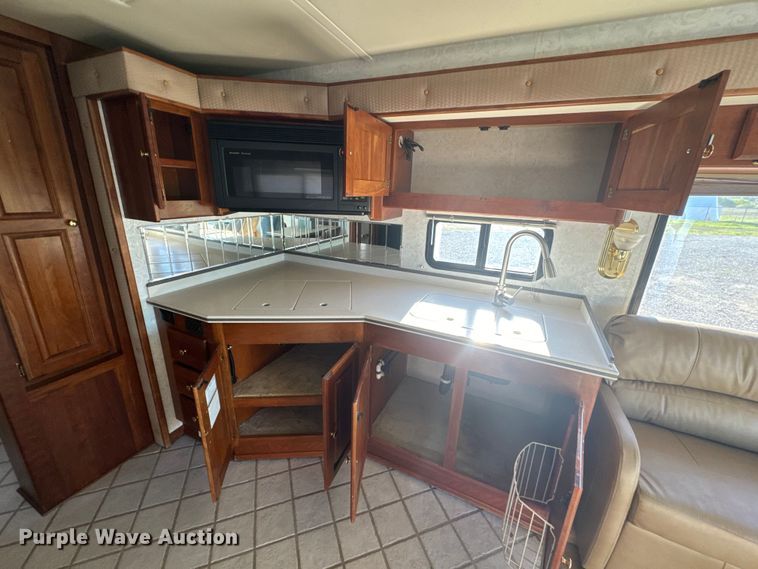 image for item EJ2789 2001 Monaco RV