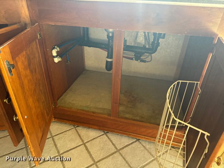 image for item EJ2789 2001 Monaco RV