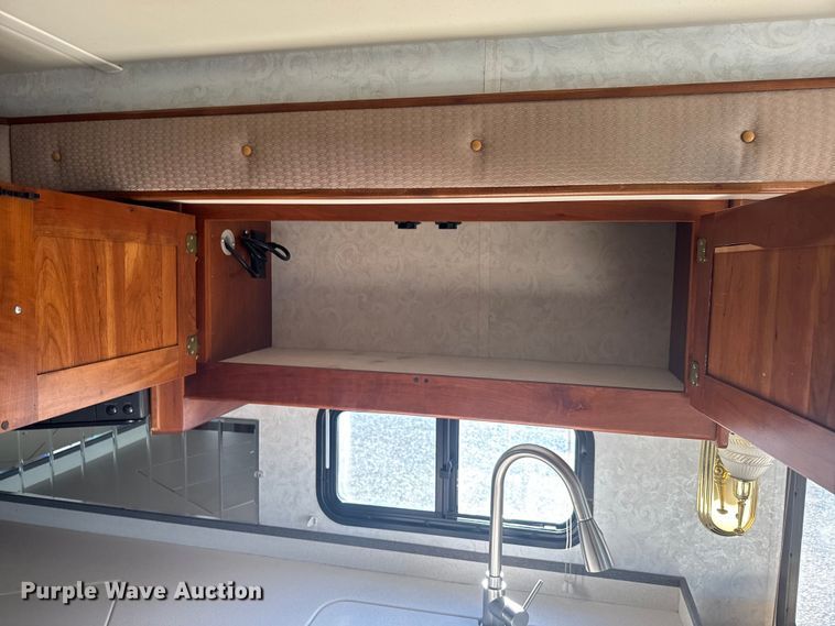 image for item EJ2789 2001 Monaco RV