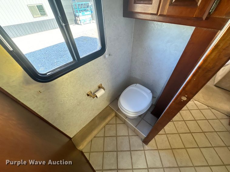 image for item EJ2789 2001 Monaco RV