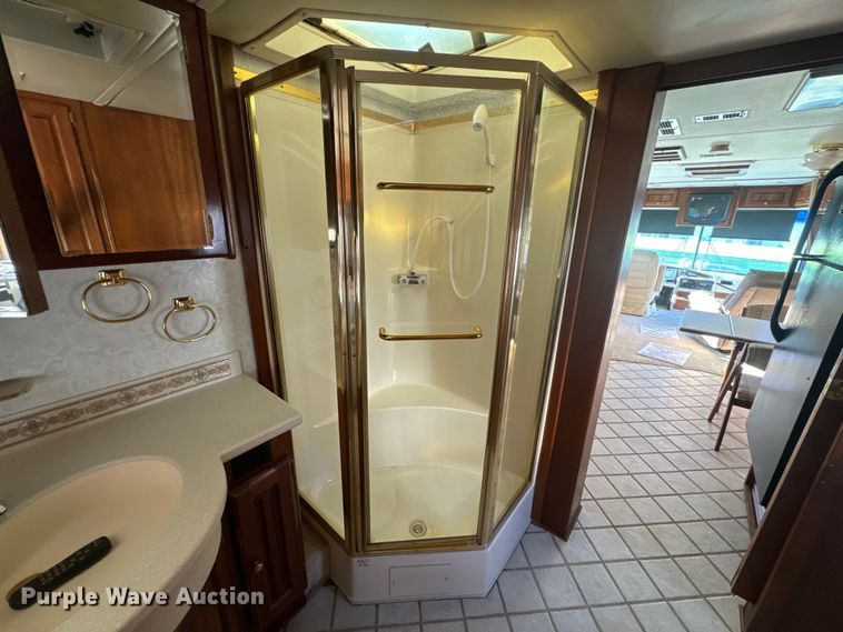 image for item EJ2789 2001 Monaco RV