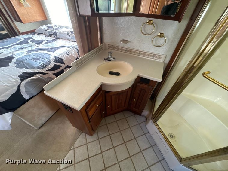 image for item EJ2789 2001 Monaco RV