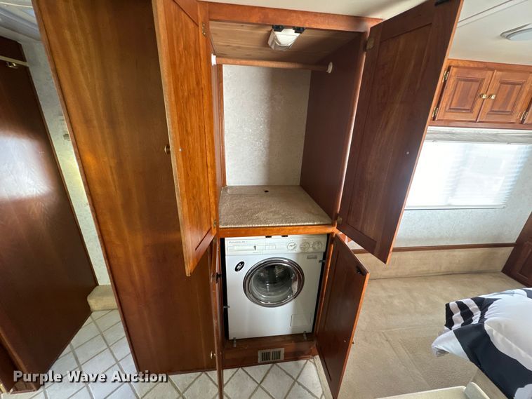 image for item EJ2789 2001 Monaco RV