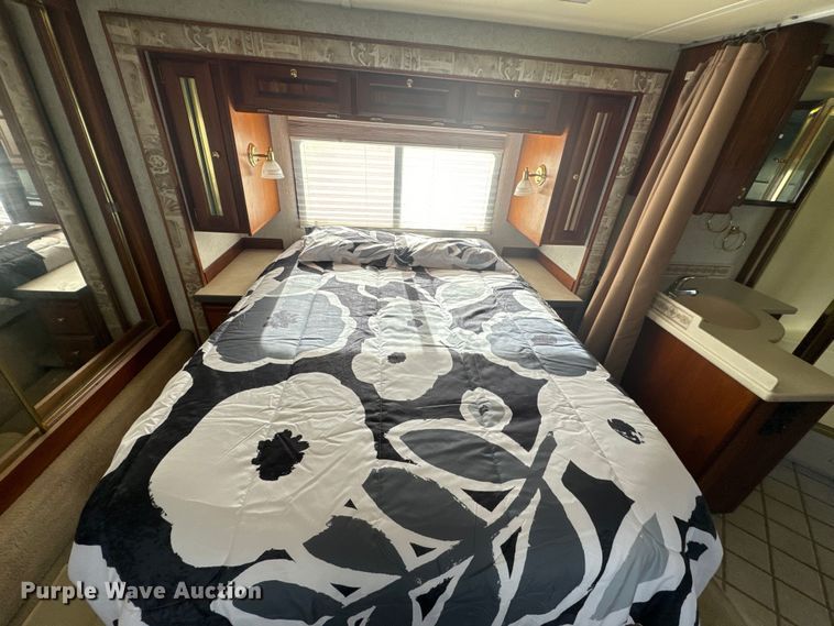 image for item EJ2789 2001 Monaco RV