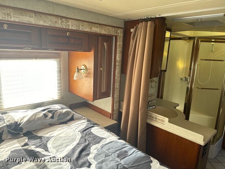 image for item EJ2789 2001 Monaco RV