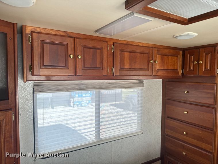 image for item EJ2789 2001 Monaco RV