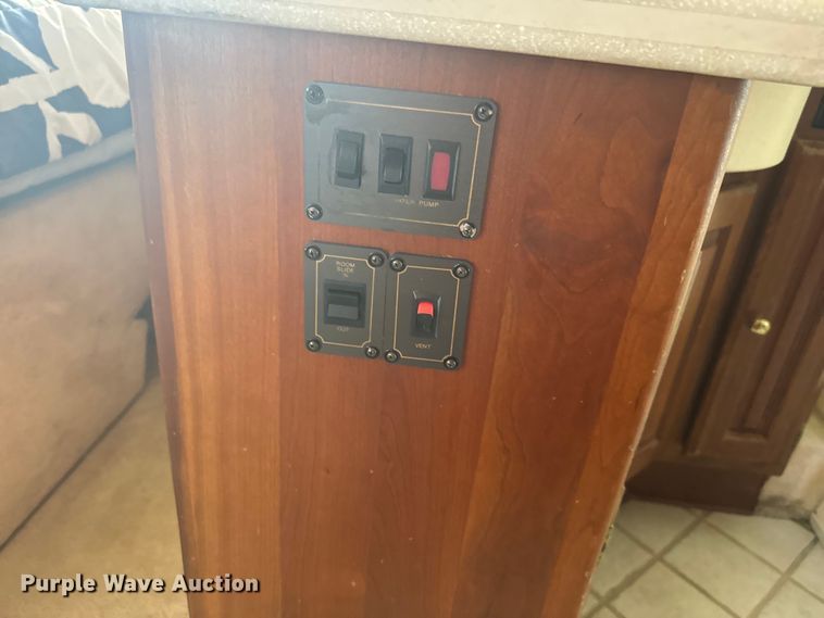 image for item EJ2789 2001 Monaco RV