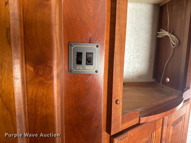 image for item EJ2789 2001 Monaco RV