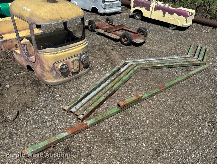 image for item EJ2807 Carnival Ride trailer