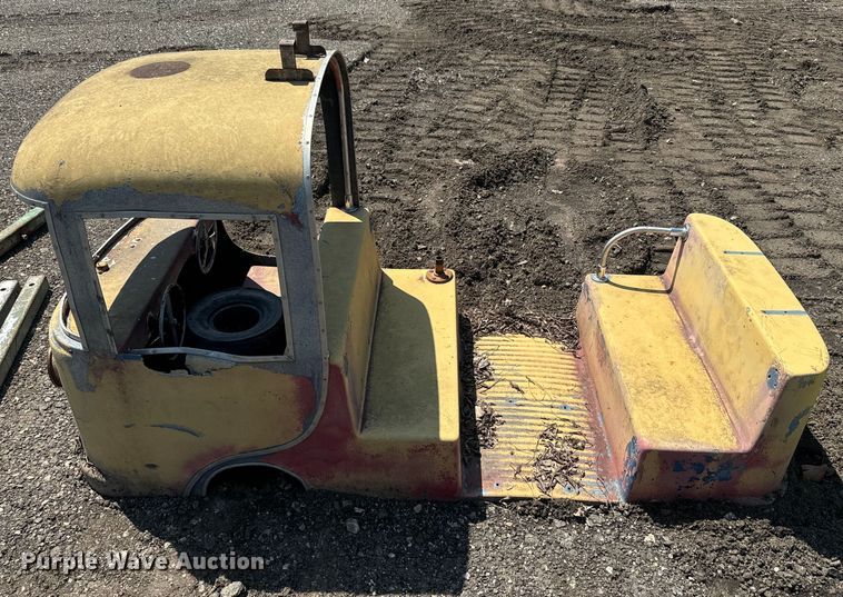 image for item EJ2807 Carnival Ride trailer