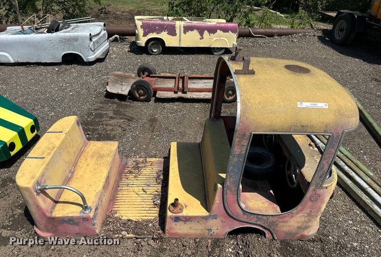 image for item EJ2807 Carnival Ride trailer