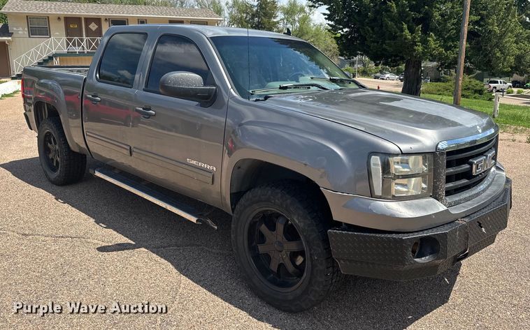 image for item EJ2825 2007 GMC  Sierra 1500 Crew Cab pickup truck