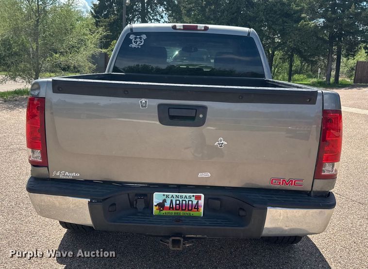 image for item EJ2825 2007 GMC  Sierra 1500 Crew Cab pickup truck