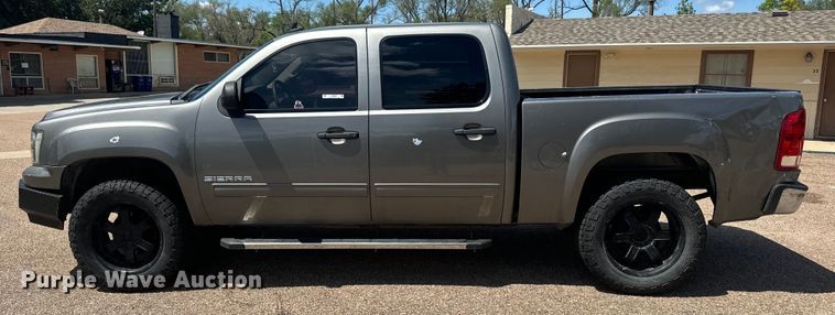 image for item EJ2825 2007 GMC  Sierra 1500 Crew Cab pickup truck