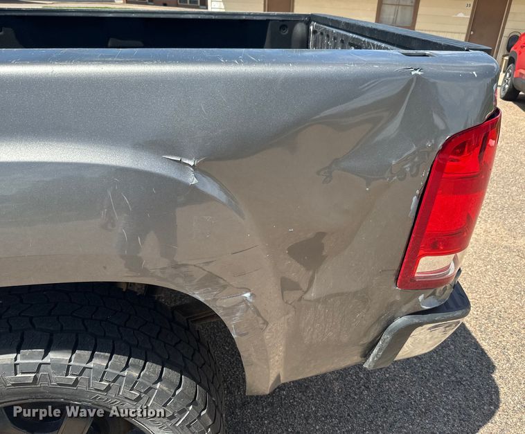 image for item EJ2825 2007 GMC  Sierra 1500 Crew Cab pickup truck