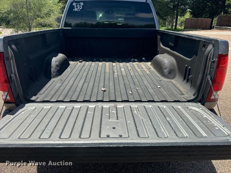 image for item EJ2825 2007 GMC  Sierra 1500 Crew Cab pickup truck